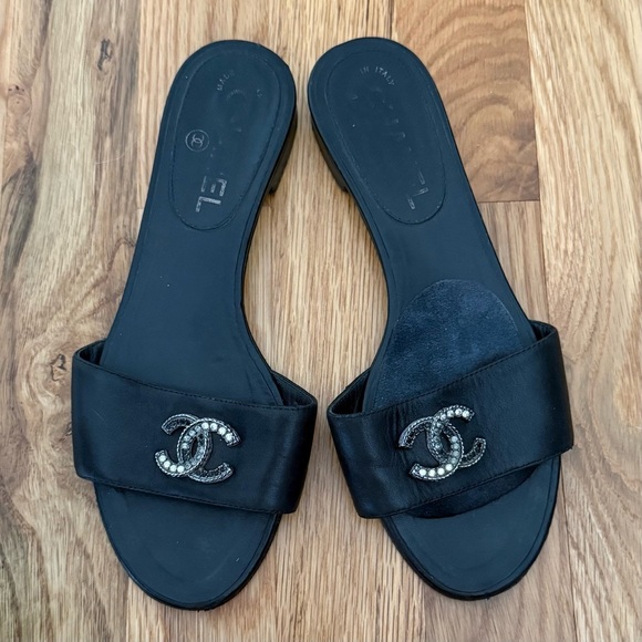 CHANEL Shoes - Chanel Bijou Slide Sandals – Black Leather with Jeweled CC Logo, Size 36C